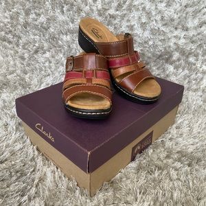 Clarks Hayla Cavern Leather Wedge Sandals